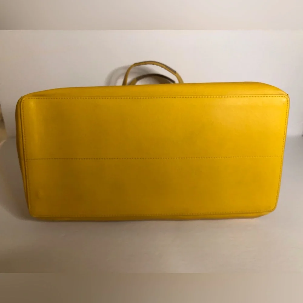 Hunter Yellow Rubber Tote - Picture 6 of 16